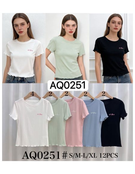 Camiseta "in love" bordada y acabado ondulado