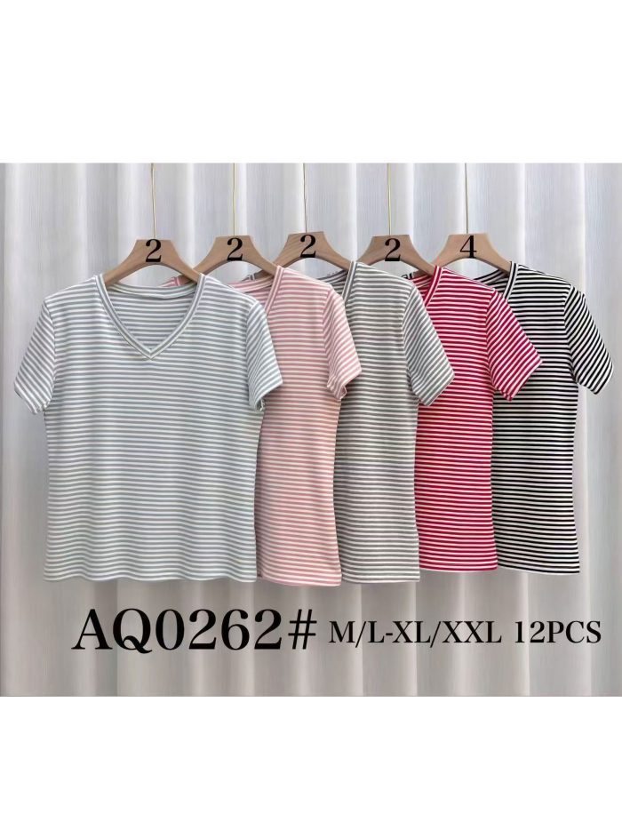 Maglietta a righe con scollo a V