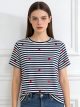 Gestreiftes T-Shirt mit gestickten Herzen