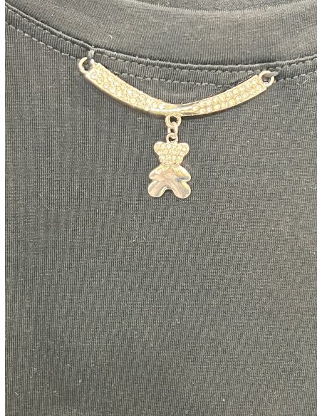 T-shirt uni avec un ours en peluche suspendu