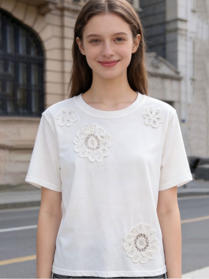 T-Shirt mit floralen Spitzenapplikationen