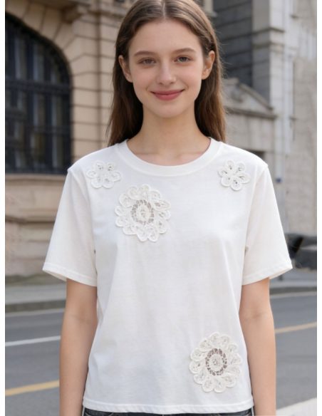 T-Shirt mit floralen Spitzenapplikationen