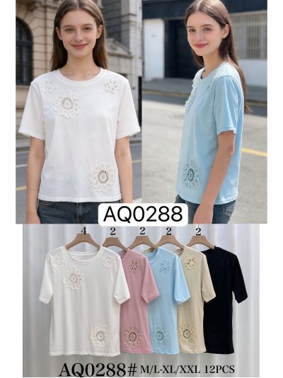 T-shirt com aplicações de renda floral 2