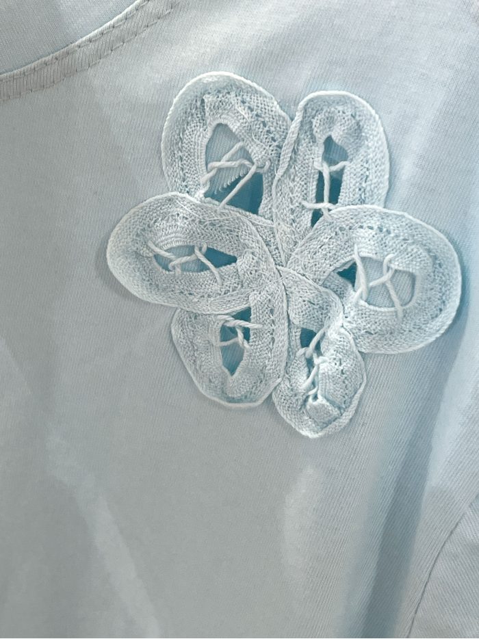 T-Shirt mit floralen Spitzenapplikationen