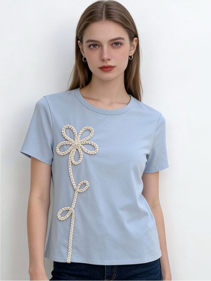 Camiseta flor cuerda en relieve