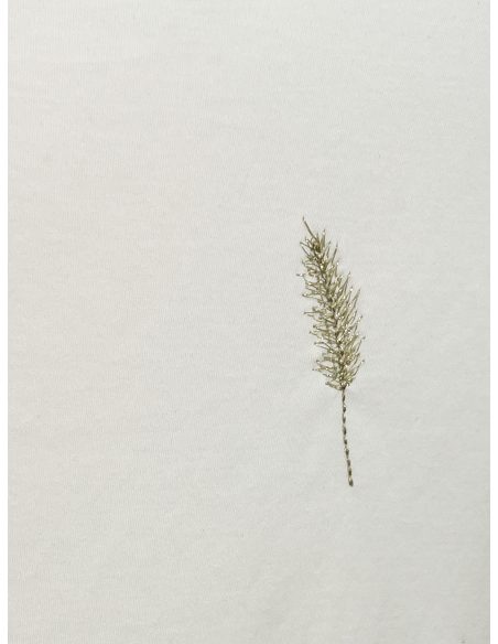 Camiseta bordada plumas