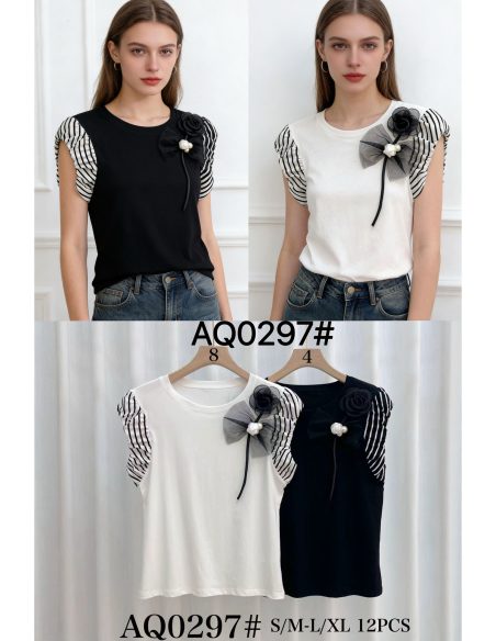 Camiseta flor y manga rayas