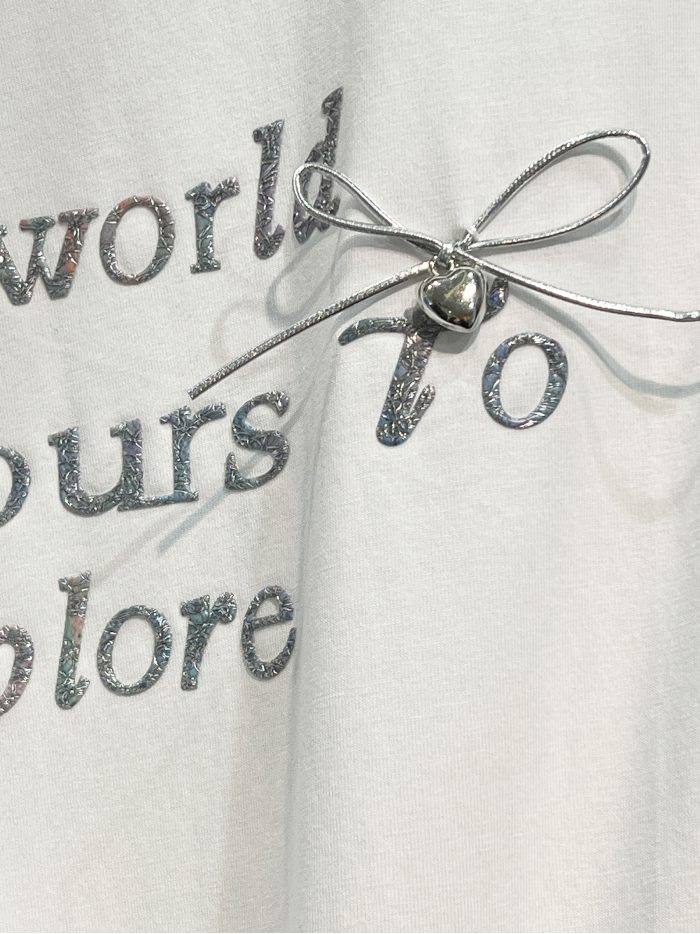 T-shirt avec texte et nœud