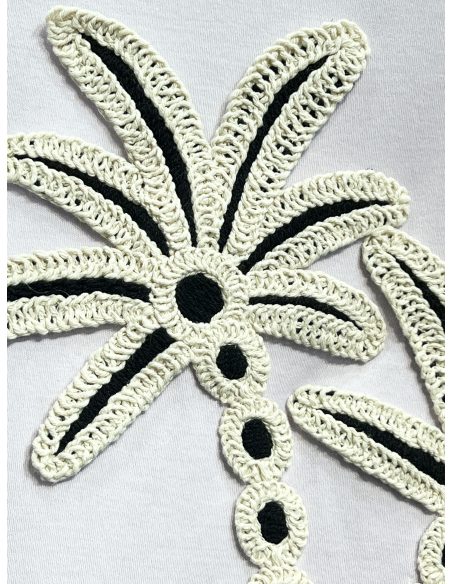 Maglietta con applicazione di palma all'uncinetto