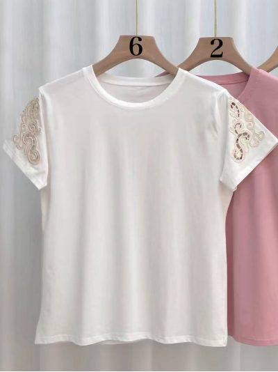 Maglietta con maniche in pizzo ricamato