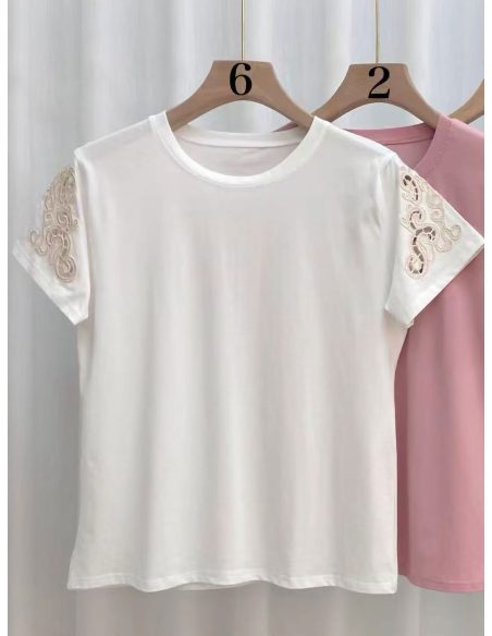 Maglietta con maniche in pizzo ricamato