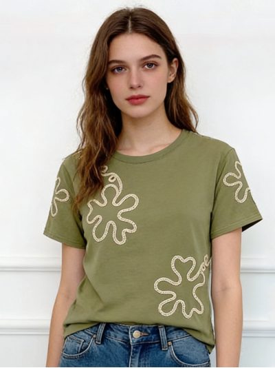 Camiseta bordada floral en relieve