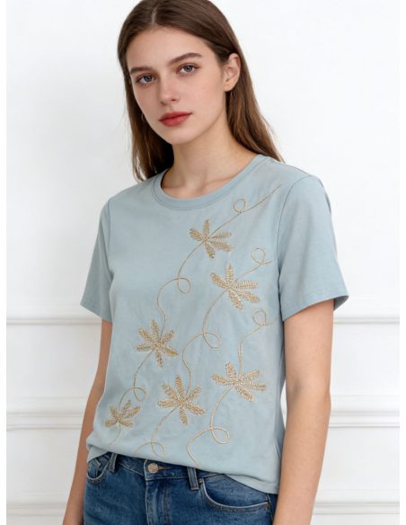 Besticktes T-Shirt mit Blättern