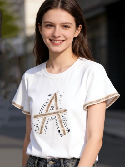 Camiseta letra A y manga volante