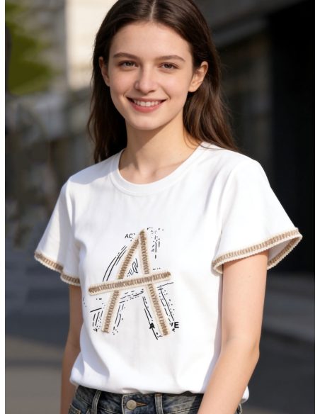 Camiseta letra A y manga volante