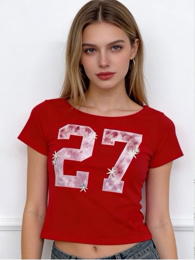 Camiseta cropped número 27 detalle floral