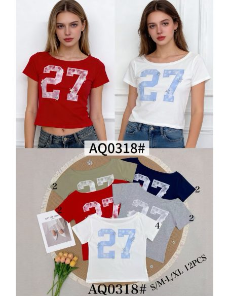 Camiseta cropped número 27 detalle floral