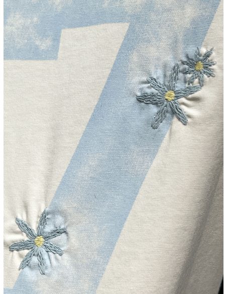 Camiseta cropped número 27 detalle floral
