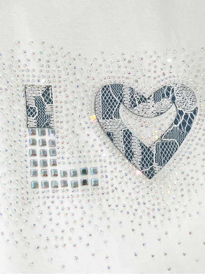 maglietta con strass "love"
