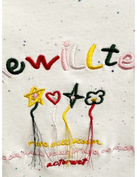 T-shirt à texte brodé multicolore