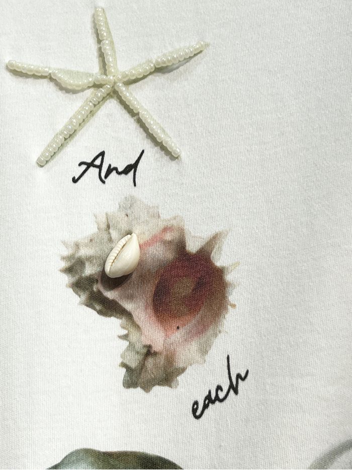 Camiseta print conchas marinas perlas