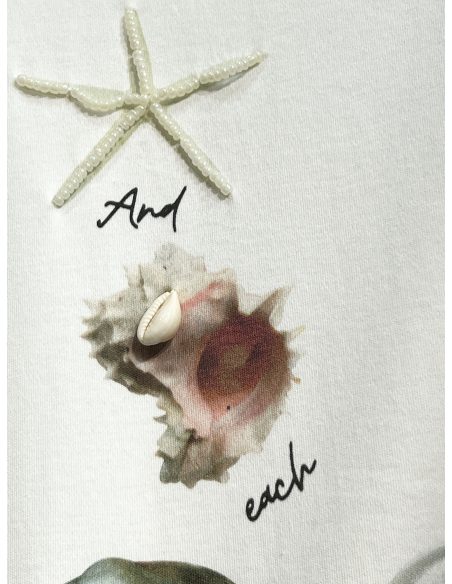 Camiseta print conchas marinas perlas