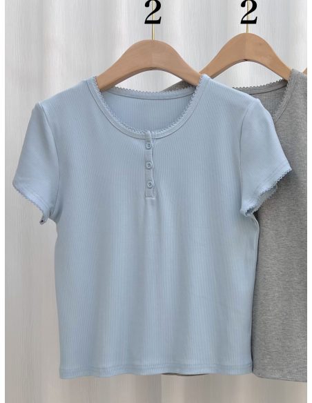 T-shirt côtelé à boutons et bordure ondulée