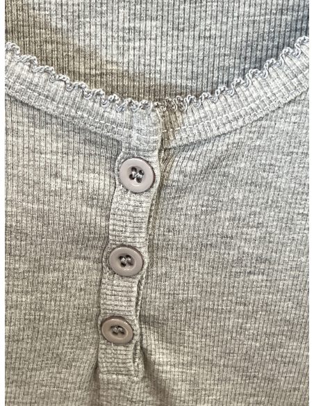 T-shirt côtelé à boutons et bordure ondulée