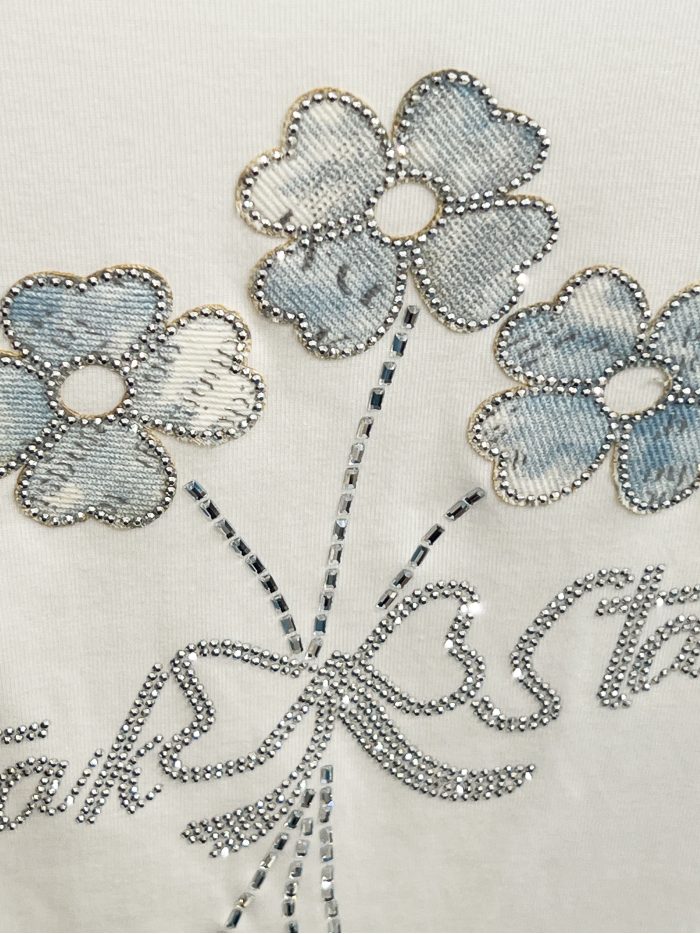 T-shirt floreale con strass