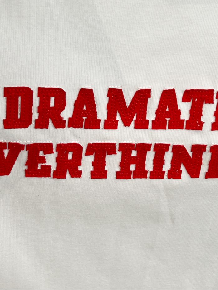 T-shirt brodé « Surréfléchissant »