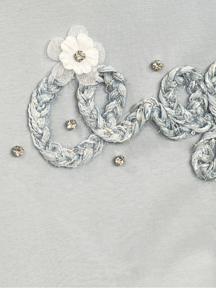 Camiseta texto cuerda aplique y perlas