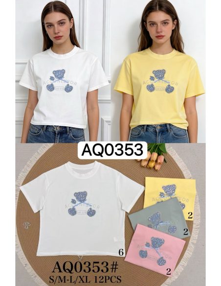 Camiseta com ursinho de pelúcia cravejado de strass