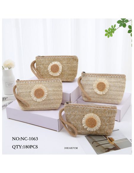 Nécessaire de higiene pessoal com efeito ráfia e estampa de margarida.