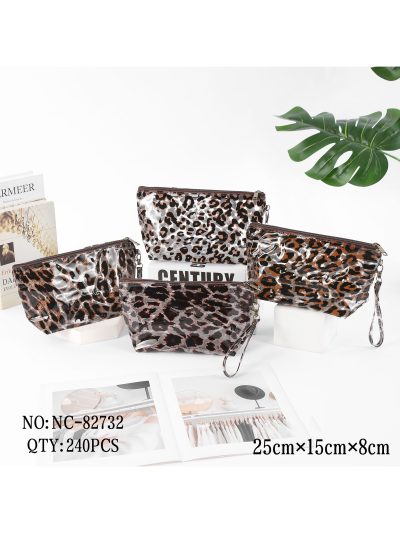 Neceser vinilo transparente estampado animal print 2