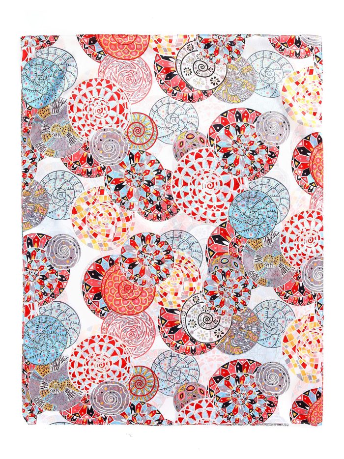 Lenço mandala multicolorido com detalhes dourados