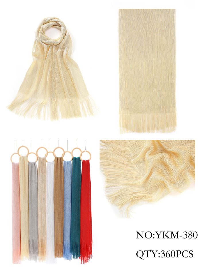 Cachecol com franjas em fio metálico