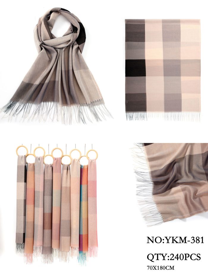 Cachecol xadrez metálico em tons neutros