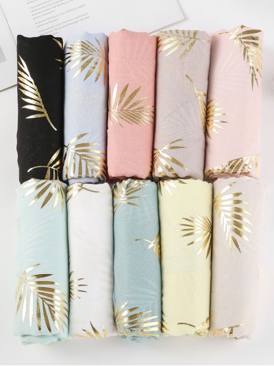 Lenço dourado em formato de folha de palmeira