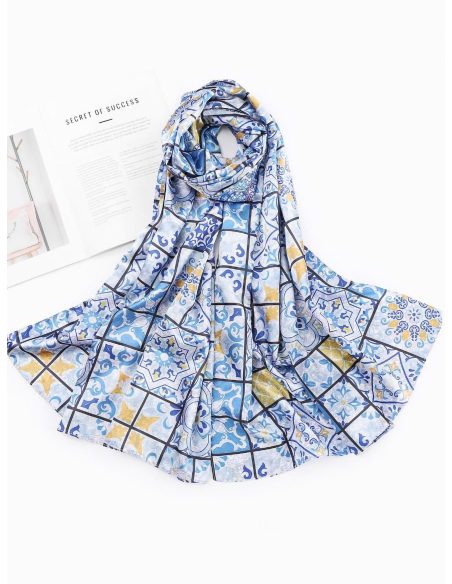 Lenço com estampa mosaico e efeito seda.