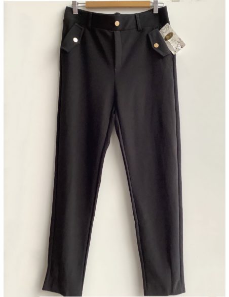 Elastische Hose mit Knopfdetails