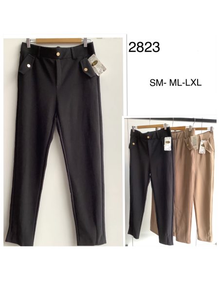 Elastische Hose mit Knopfdetails