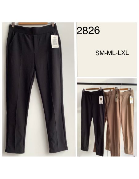 Pantalón básico con bolsillos