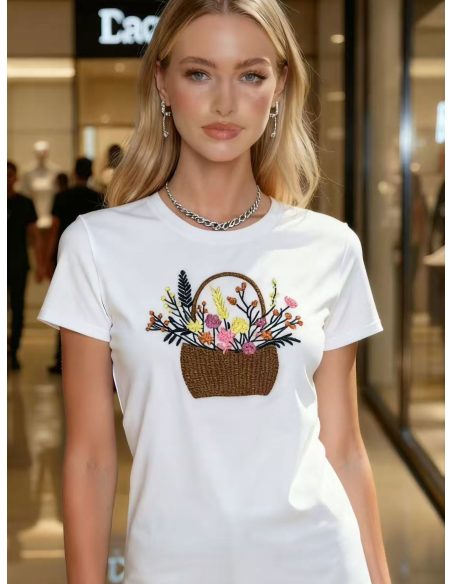 Camiseta bordada cesta floral