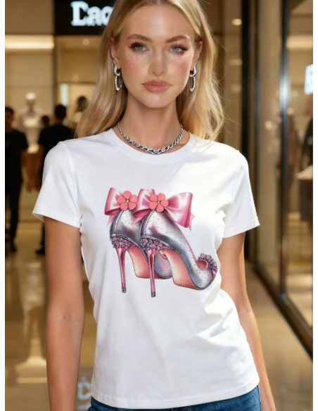 Camiseta estampada zapatos de tacón