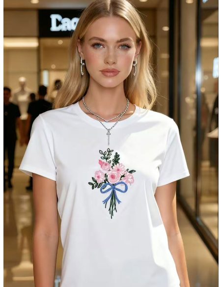 Camiseta bordada ramo floral