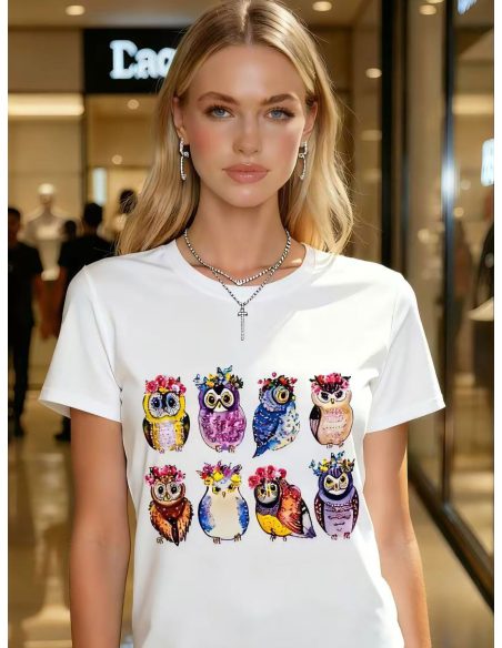 Camiseta com estampa de coruja multicolorida