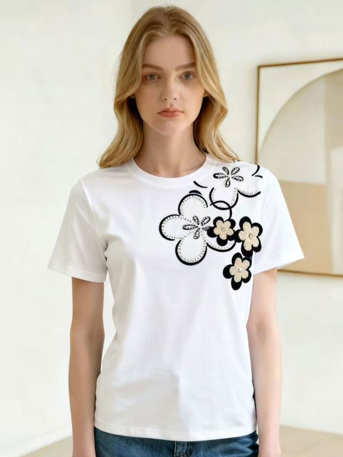 Besticktes Blumen-T-Shirt