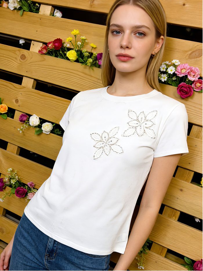 T-Shirt mit Blumenapplikation
