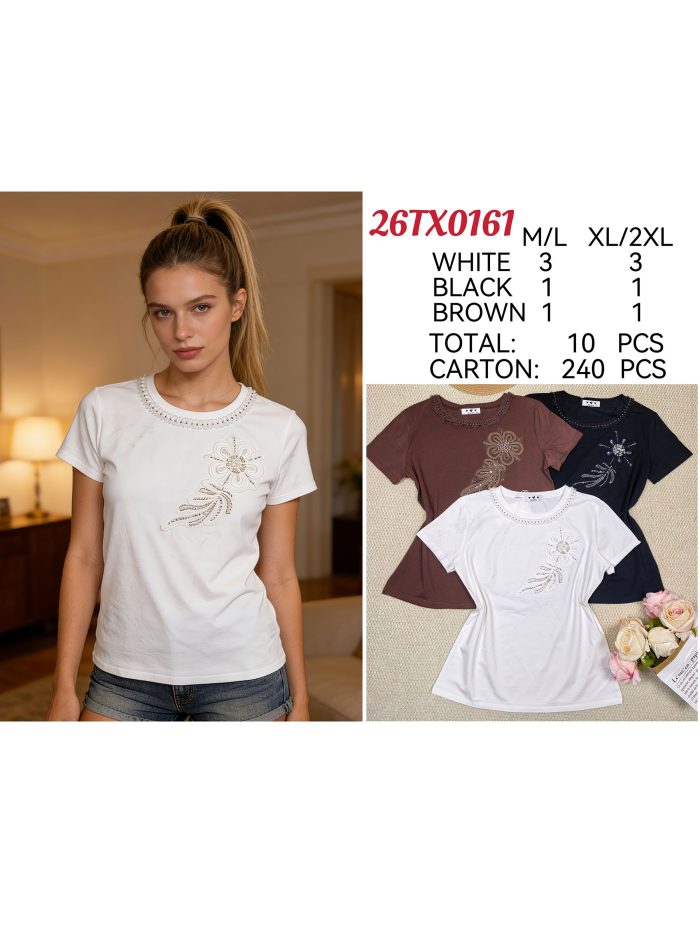 Camiseta cuello pedrería detalle flor