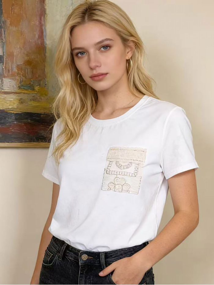 Camiseta bolsillo encaje bordado